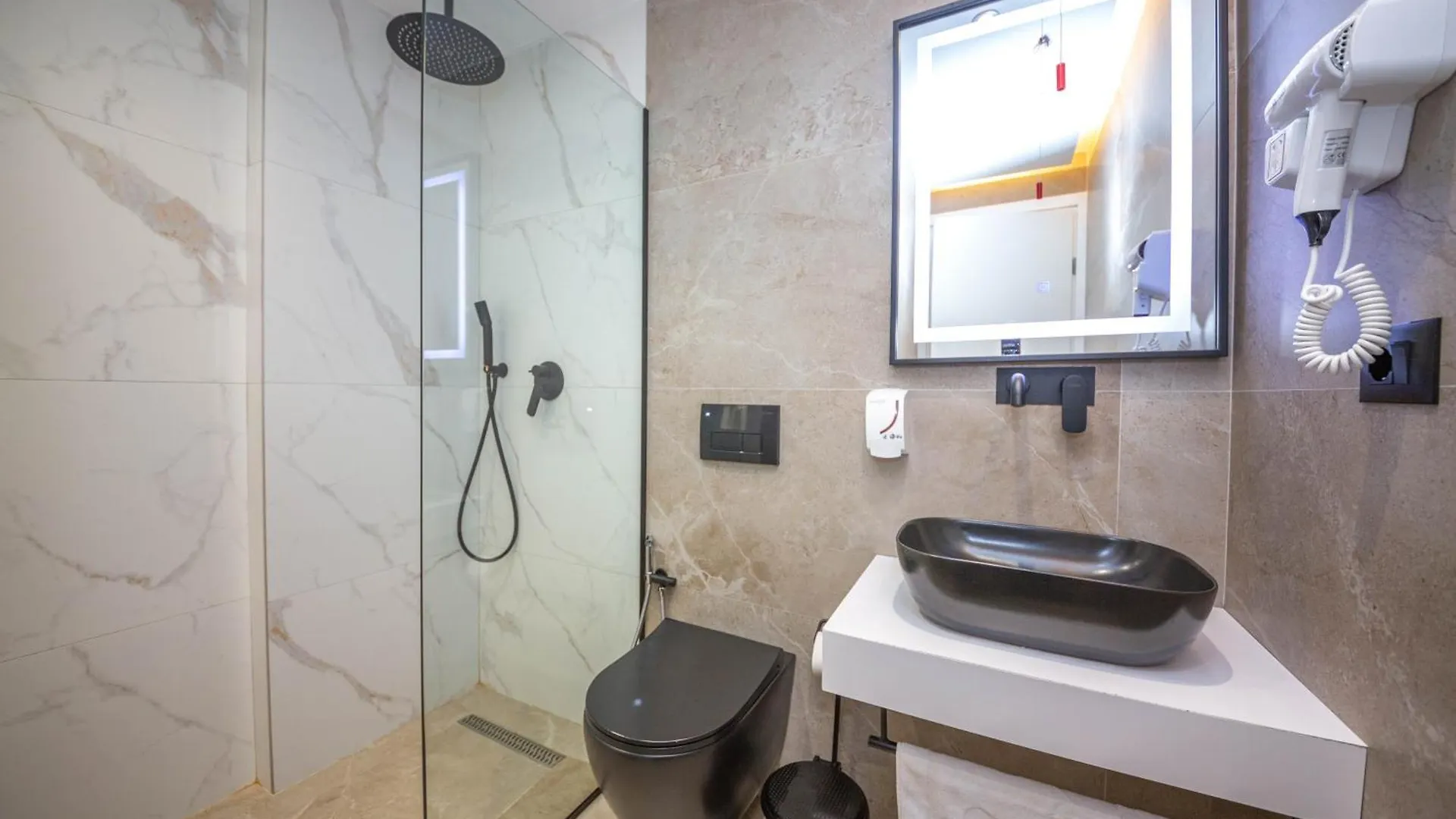 Absolute Hotel Ksamil