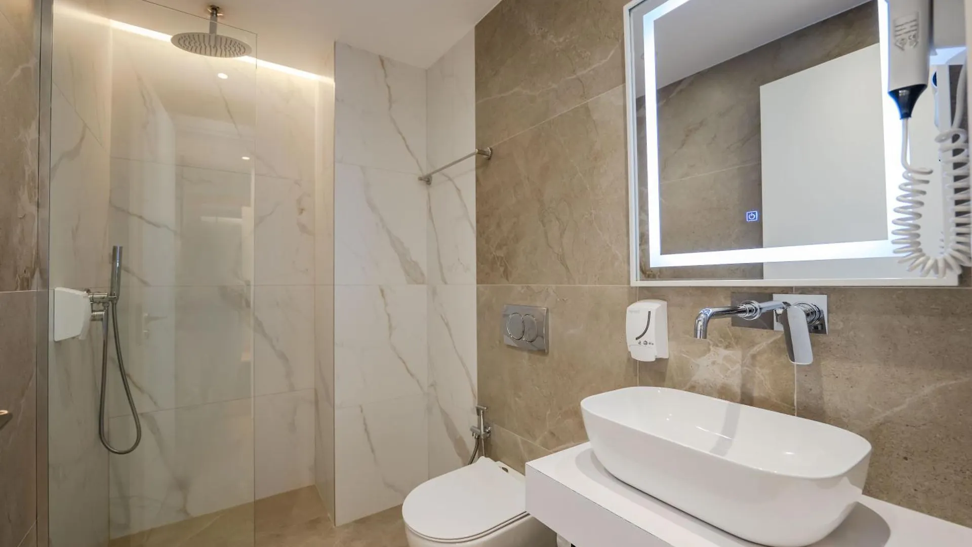 Absolute Hotel Ksamil