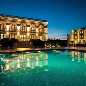 royal-hill-hotel.hotels-in-tirana.com/
